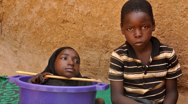 Момичето, което живее в...леген