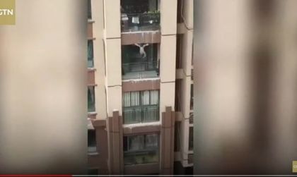 Тригодишно дете падна от 6-ия етаж, хванаха го с одеяло