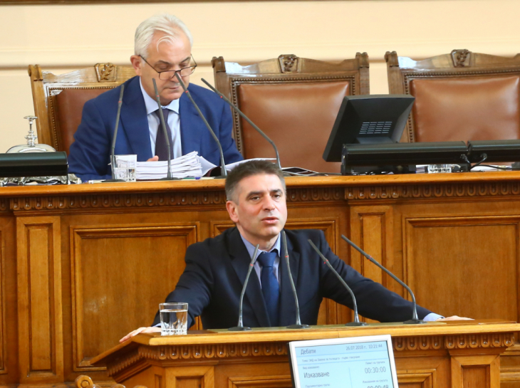 Данаил Кирилов разкри какво е станало в полунощ в парламента