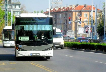 Осем автобуса с делнично разписание днес