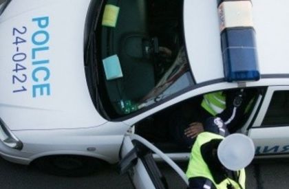 Кола падна в река Росица