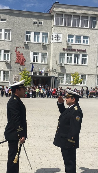 Бургас: Градът отбеляза Деня на храбростта и празника на Българската армия с военен ритуал и фолклорен концерт