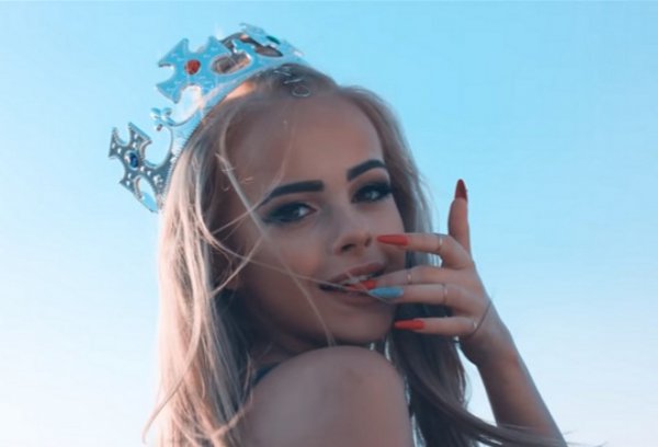 Скандално! Сузанита се фука с ново гадже, навъртяла е повече мъже, отколкото са годините й! (СНИМКИ)