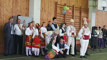 Студенти дариха с коледен празник децата от Дома „Княгиня Мария Луиза“