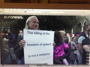 Властта изпуска контролирано фалшиви новини от язовира на своето безконтролно безсилие