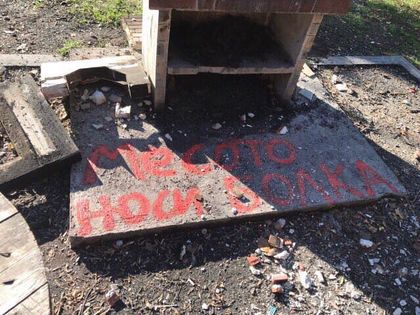 Вегански вандализъм? Унищожиха барбекютата в парк „Лаута“ и написаха: Месото носи болка (СНИМКИ)