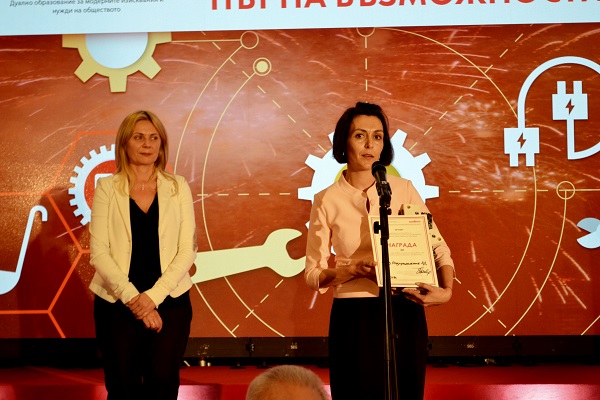 ЧЕЗ получи отличие за най-добри социални придобивки за учениците в дуална форма на обучениe