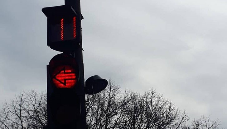 Монтираха звукови устройства за незрящи на възлов светофар в Русе