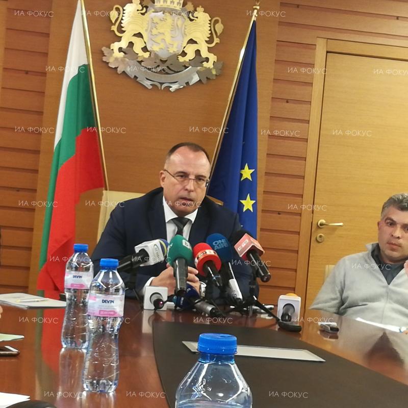 Министър Румен Порожанов: Диалог винаги има, но оставка няма - отричаме обвиненията на биопроизводителите