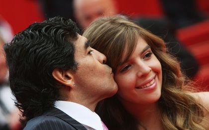 Марадона призна син, скандал назря в семейството му