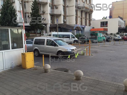 Пазарджиклия се възмути и попита: Нормално и законно ли е арендатор на паркинг да... СНИМКИ