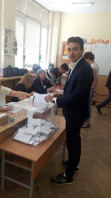 Европейски избори 2019: Момчил Неков, БСП: Гласувах, за да стане Европа справедлива, да има достойно доходи и живот за всички