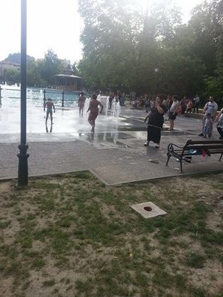 Пловдивчанин изригна: Няма ли кой да прекрати тази цигания в центъра на града! СНИМКИ