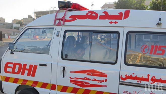 Жестока катастрофа в Пакистан между автобус и цистерна, 27 души са загинали