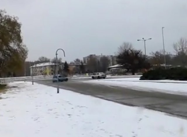 ВИДЕО/СНИМКИ: Бясно дрифтят срещу стадион 