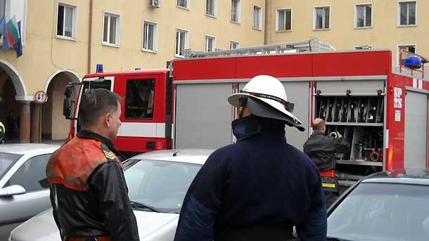 Пожар в заведение евакуира десетки в "Тракия"