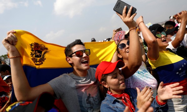 Песни и танци на прага на конфликт във Венецуела