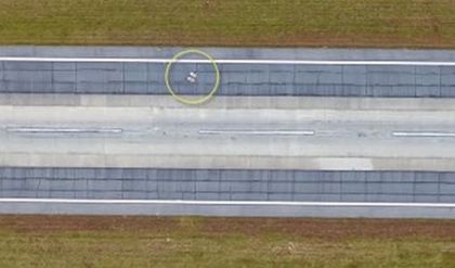 Най-странните самолетни писти - с гробове върху тях (СНИМКИ)