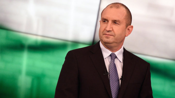 Румен Радев: Българите трябва да осъзнаят, че свободата и суверенитета не се гарантират с думи и декларации. А се обезпечават с доблест