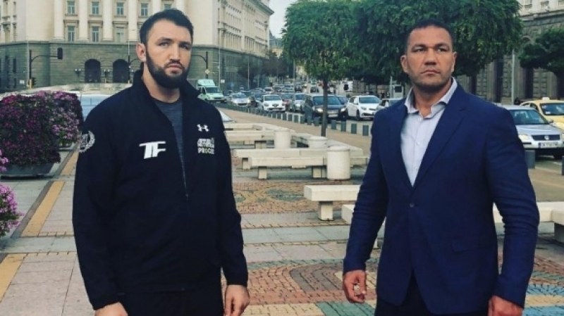 Зрелищен филм за Кобрата и Фюри дни преди мача ВИДЕО