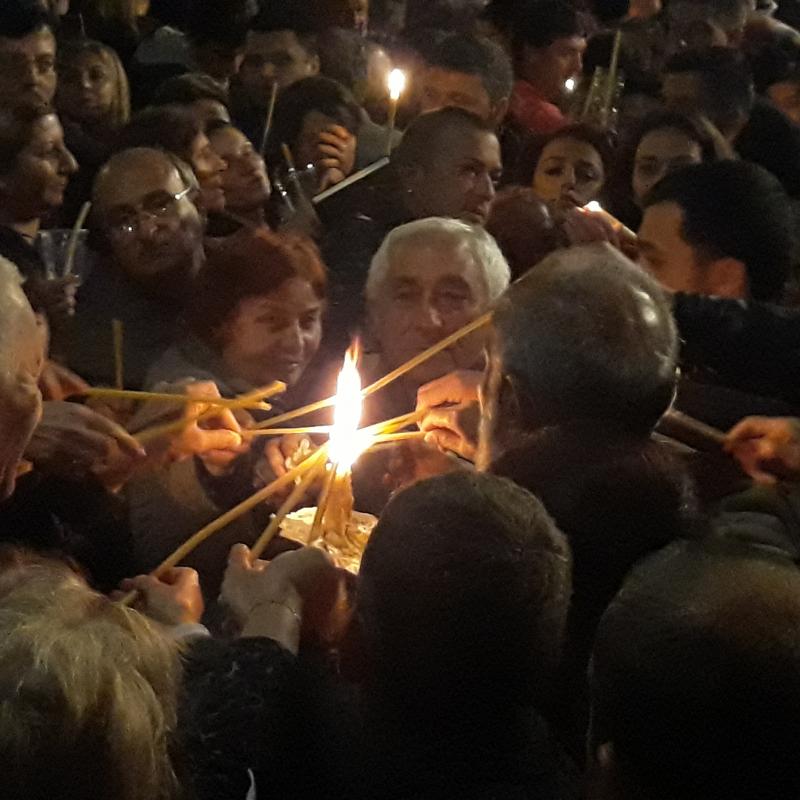 Благоевград: С камбанен звън точно в полунощ християните в храм „Въведение Богородично“ се поздравиха с Христовото Възкресение
