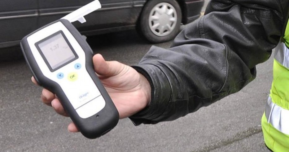 Фиат се заби в паркиран автомобил във Варна! Шофьорът е…