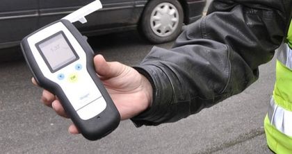 Фиат се заби в паркиран автомобил във Варна! Шофьорът е…