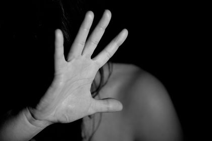 Общо 12 г. затвор за двама мъже, блудствали с малолетно момиче