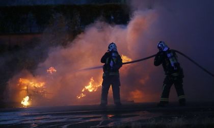 Евакуираха над 3000 туристи заради пожар във Франция