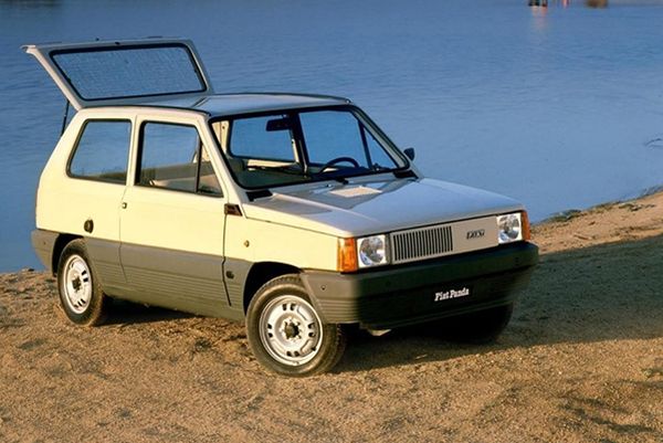 Оригиналният Fiat Panda – гениалната простота Преди близо 40 години на бял свят се появи един от най-забележителните автомобили в историята
