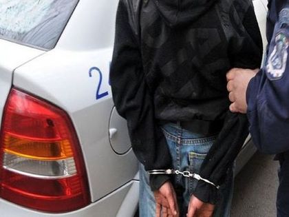 Камерите на Бургас дават резултат, арестуваха тийнейджъри, обрали мъж на ул.