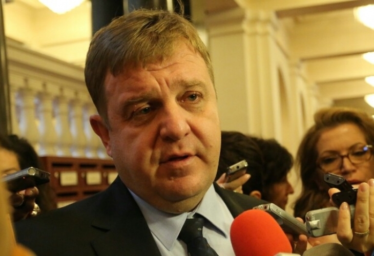 Каракачанов: Трябва да говорим за минимум 100% увеличение на заплатите на военните