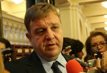 Каракачанов: Трябва да говорим за минимум 100% увеличение на заплатите на военните