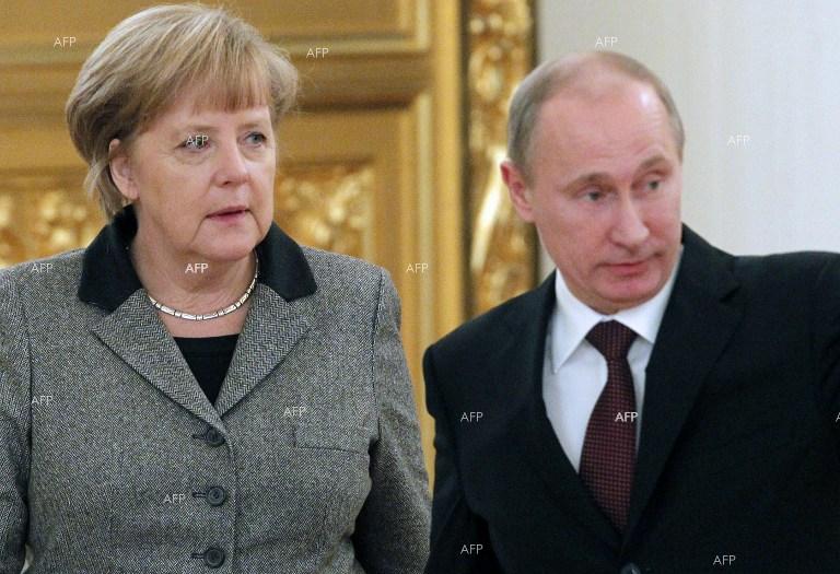 РИА Новости: Владимир Путин и Ангела Меркел проведоха телефонен разговор