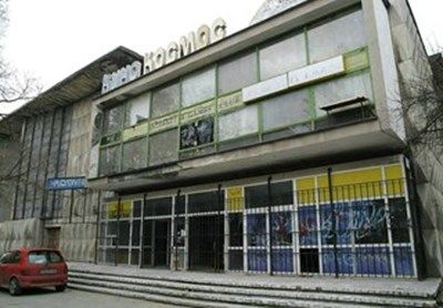 Ринат тонове боклуци от най-емблематичното кино на Пловдив
