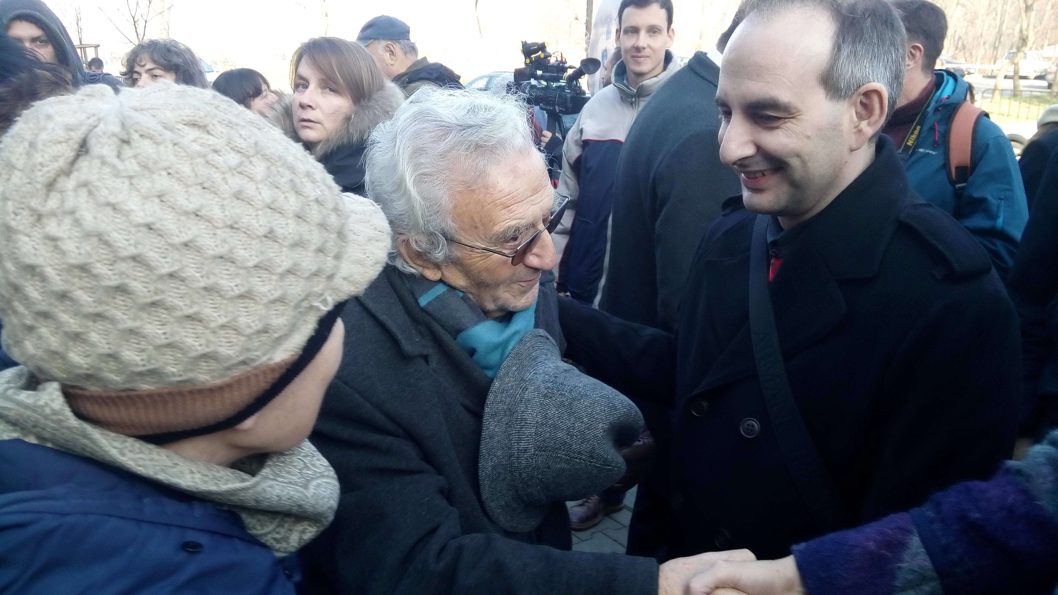 Напрежение! Протестиращи в подкрепа на Петър Волгин блокираха столичен булевард