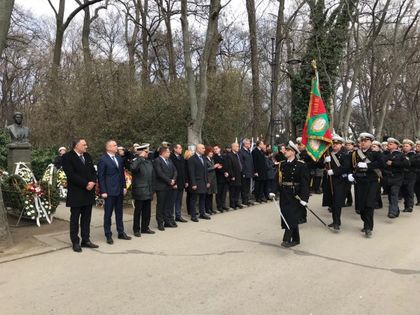 ГЕРБ - Варна се поклони пред паметта на Васил Левски