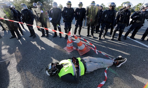 400 души са ранени след протестите във Франция