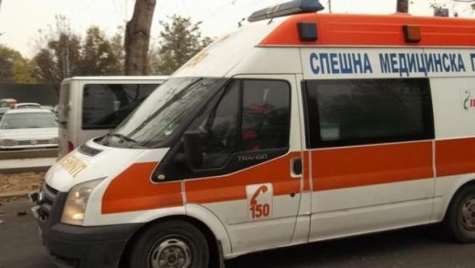 Докараха в София пожарникаря със счупения крак