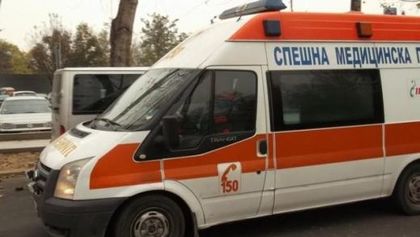 Докараха в София пожарникаря със счупения крак