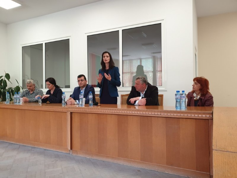 Европейски избори 2019: Мария Габриел, ГЕРБ: Фалшивите новини рушат доверието между институциите и хората