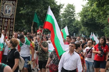 Хиляди шестват в Асеновград срещу циганския терор и беззаконие