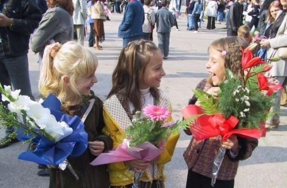 На 15 септември училища призоваха: Вместо цвете, да подарим усмивка на нуждаещ се