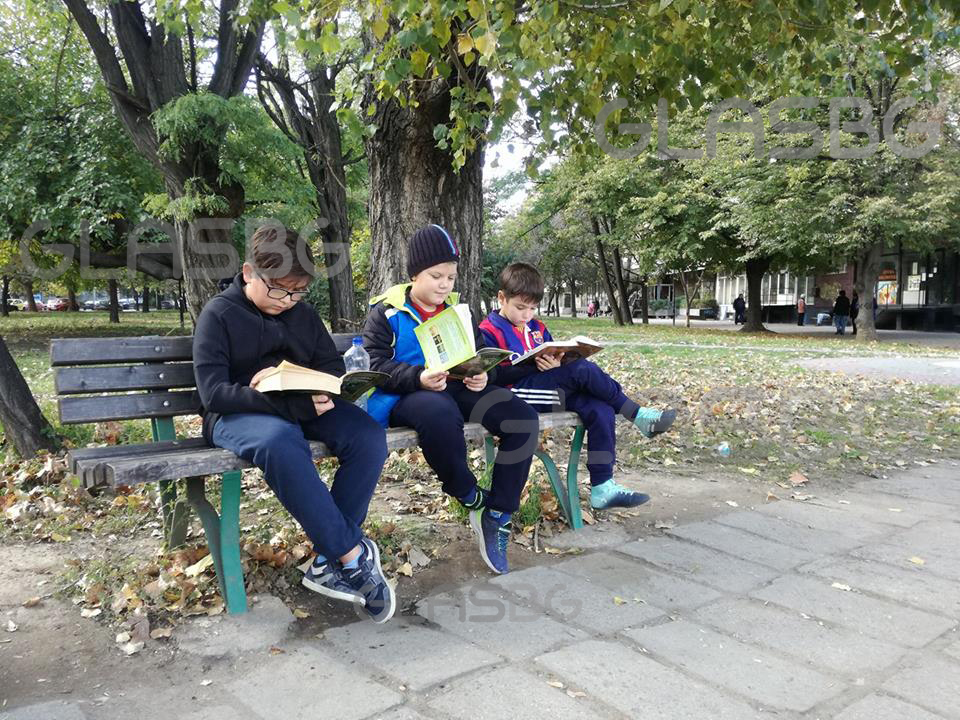 В Пловдив: Някои избраха да почетат, въпреки ваканцията!