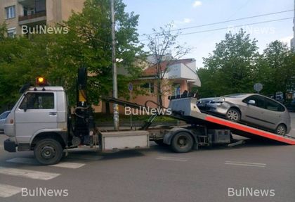 Три коли се нанизаха на голямо кръстовище във Враца (СНИМКИ)