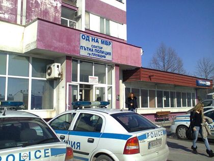Гневни пловдивчани: Полицията и КАТ крият ПОС терминалите, пълнят гушите на банка