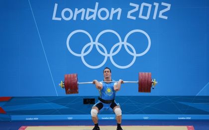 МОК отне златните медали от две Олимпиади на казахстански щангист