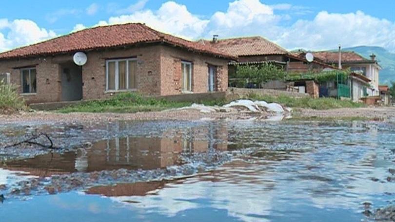 Изплащат по 325 лв. на пострадалите от наводнението в с. Дъбене