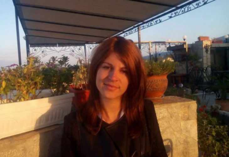 Фаталната полицайка Люба, заради която командос уби ченге в Пловдив, дава показания в съда (СНИМКИ)