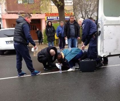 Прегазена от колоездач пешеходка в Бургас бере душа със счупен череп